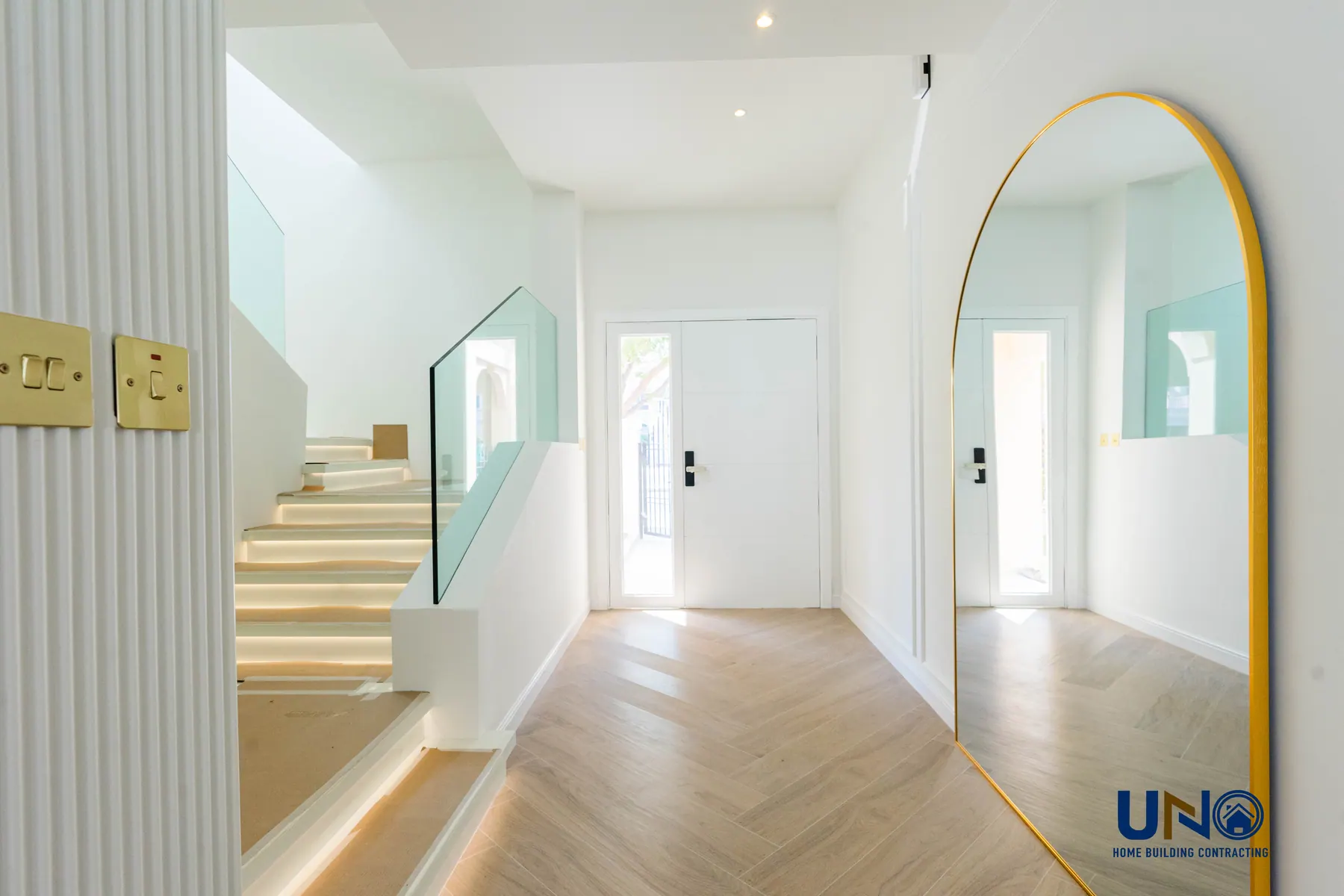 Hallway with an arched opening and a fluted feature wall